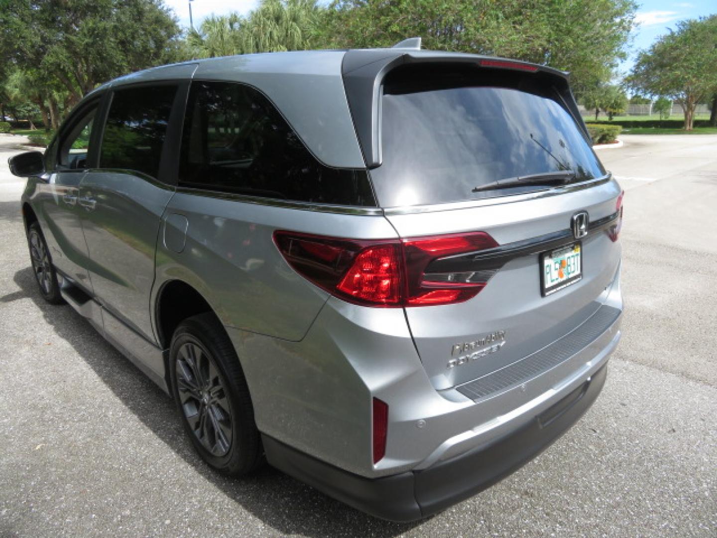 2026 Silver /Light Gray Honda Odyssey Touring (5FNRL6H80TB) with an 3.5L V6 SOHC 24V engine, Automatic transmission, located at 4301 Oak Circle #19, Boca Raton, FL, 33431, (954) 561-2499, 26.388472, -80.084045- Photo#28