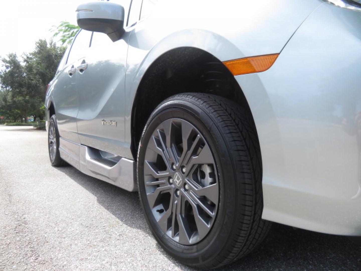 2026 Silver /Light Gray Honda Odyssey Touring (5FNRL6H80TB) with an 3.5L V6 SOHC 24V engine, Automatic transmission, located at 4301 Oak Circle #19, Boca Raton, FL, 33431, (954) 561-2499, 26.388472, -80.084045- Photo#31