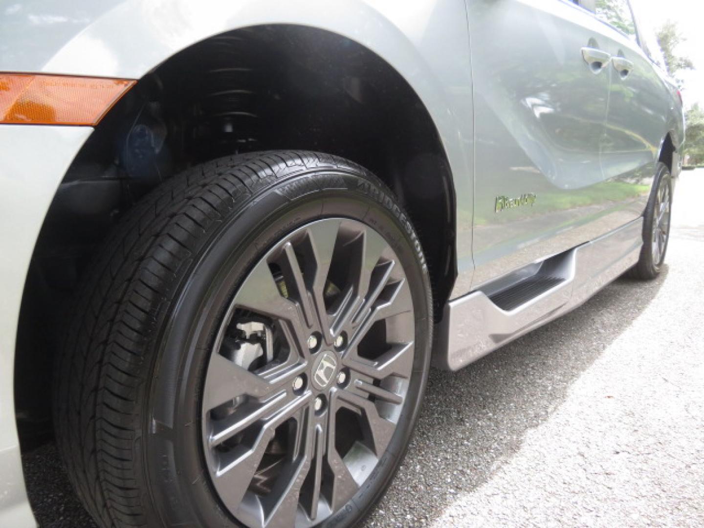 2026 Silver /Light Gray Honda Odyssey Touring (5FNRL6H80TB) with an 3.5L V6 SOHC 24V engine, Automatic transmission, located at 4301 Oak Circle #19, Boca Raton, FL, 33431, (954) 561-2499, 26.388472, -80.084045- Photo#35