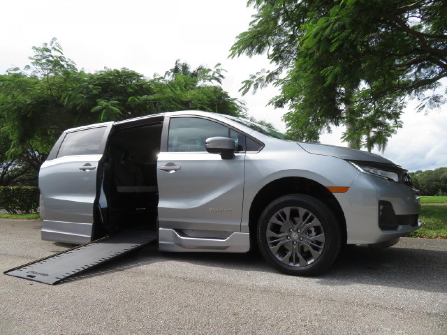 2026 Silver /Light Gray Honda Odyssey Touring (5FNRL6H80TB) with an 3.5L V6 SOHC 24V engine, Automatic transmission, located at 4301 Oak Circle #19, Boca Raton, FL, 33431, (954) 561-2499, 26.388472, -80.084045- Photo#1