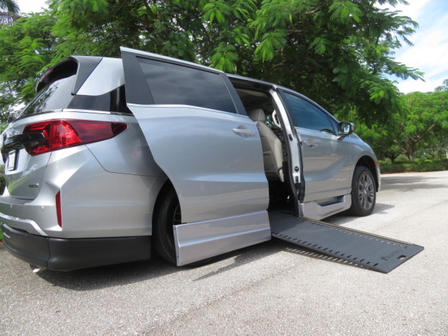 2026 Silver /Light Gray Honda Odyssey Touring (5FNRL6H80TB) with an 3.5L V6 SOHC 24V engine, Automatic transmission, located at 4301 Oak Circle #19, Boca Raton, FL, 33431, (954) 561-2499, 26.388472, -80.084045- Photo#45