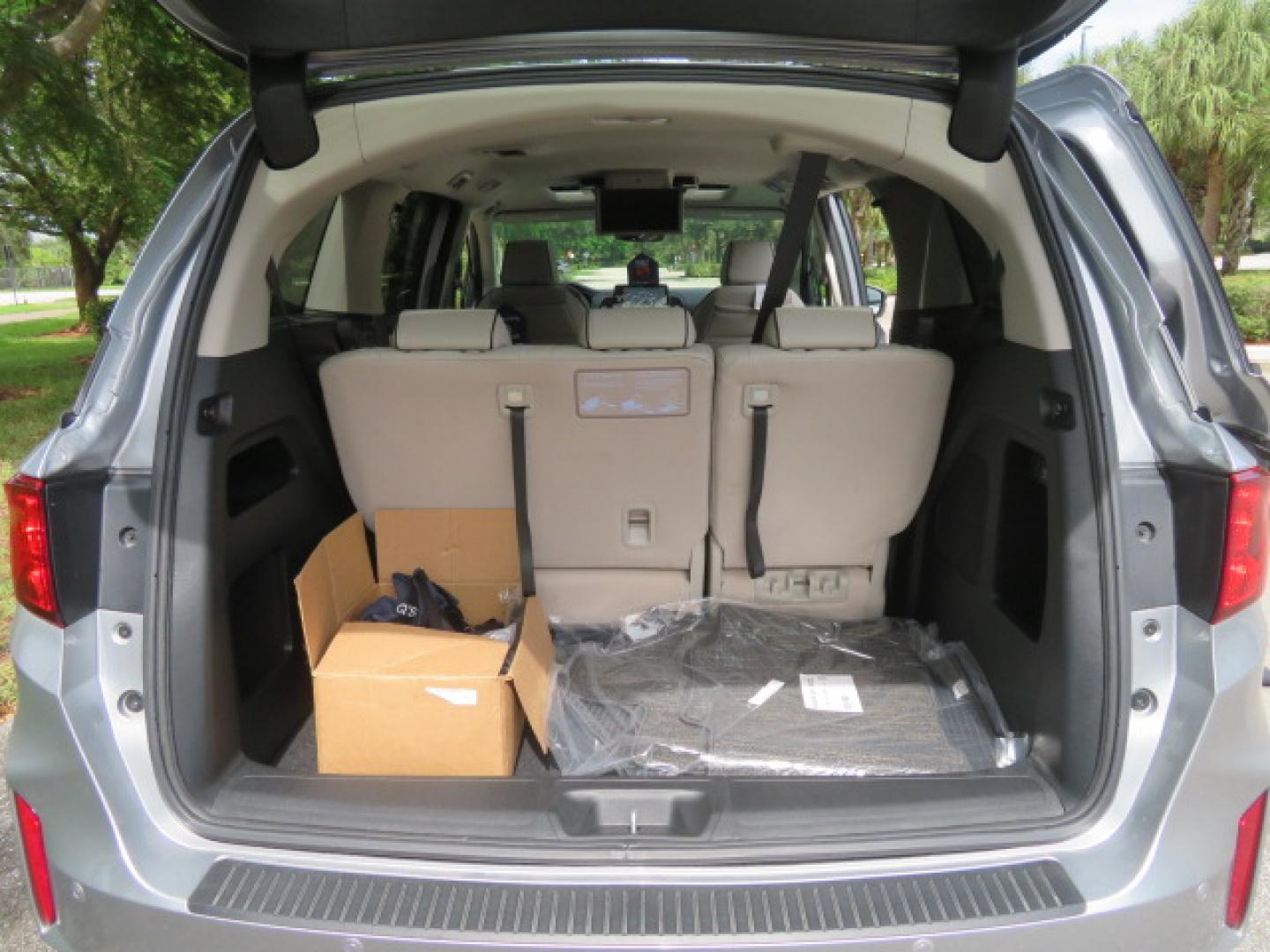 2026 Silver /Light Gray Honda Odyssey Touring (5FNRL6H80TB) with an 3.5L V6 SOHC 24V engine, Automatic transmission, located at 4301 Oak Circle #19, Boca Raton, FL, 33431, (954) 561-2499, 26.388472, -80.084045- Photo#70
