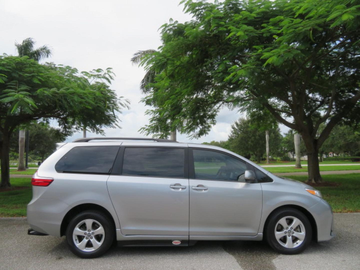 2018 Silver /Gray Toyota Sienna LE 8-Passenger (5TDKZ3DC7JS) with an 3.5L V6 EFI DOHC 24V engine, 8A transmission, located at 4301 Oak Circle #19, Boca Raton, FL, 33431, (954) 561-2499, 26.388472, -80.084045 - ? 2018 TOYOTA SIENNA POWER SIDE-ENTRY WHEELCHAIR VAN — IMMACULATE! ?? Looking for a clean, reliable Toyota Sienna handicap wheelchair van? This one deserves a serious look! ? 2018 Toyota Sienna ? Power Side-Entry Wheelchair Conversion ? Immaculate Condition Inside & Out ? Clean Carfax ? Clea- Photo#6