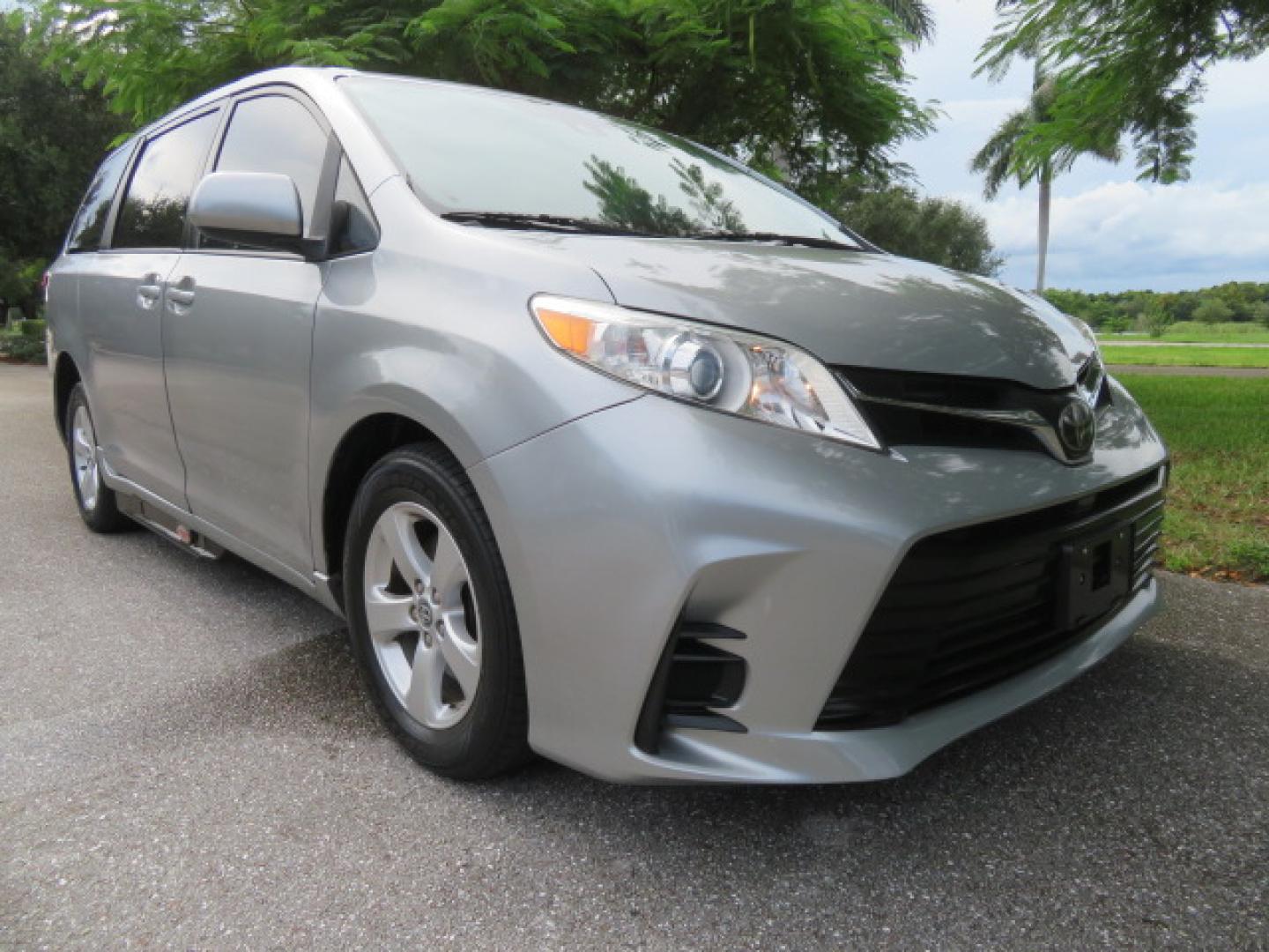 2018 Silver /Gray Toyota Sienna LE 8-Passenger (5TDKZ3DC7JS) with an 3.5L V6 EFI DOHC 24V engine, 8A transmission, located at 4301 Oak Circle #19, Boca Raton, FL, 33431, (954) 561-2499, 26.388472, -80.084045 - ? 2018 TOYOTA SIENNA POWER SIDE-ENTRY WHEELCHAIR VAN — IMMACULATE! ?? Looking for a clean, reliable Toyota Sienna handicap wheelchair van? This one deserves a serious look! ? 2018 Toyota Sienna ? Power Side-Entry Wheelchair Conversion ? Immaculate Condition Inside & Out ? Clean Carfax ? Clea- Photo#7