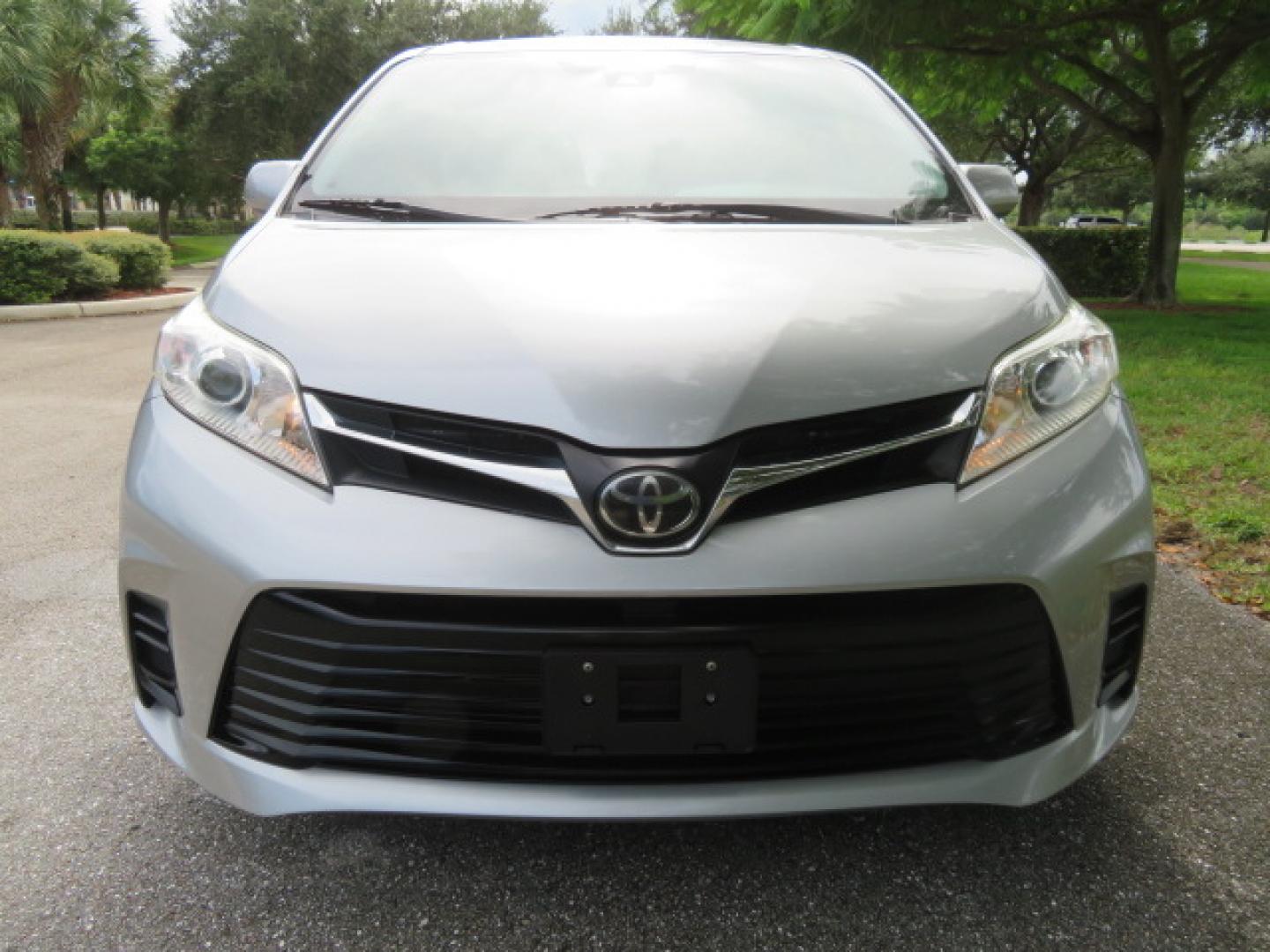 2018 Silver /Gray Toyota Sienna LE 8-Passenger (5TDKZ3DC7JS) with an 3.5L V6 EFI DOHC 24V engine, 8A transmission, located at 4301 Oak Circle #19, Boca Raton, FL, 33431, (954) 561-2499, 26.388472, -80.084045 - ? 2018 TOYOTA SIENNA POWER SIDE-ENTRY WHEELCHAIR VAN — IMMACULATE! ?? Looking for a clean, reliable Toyota Sienna handicap wheelchair van? This one deserves a serious look! ? 2018 Toyota Sienna ? Power Side-Entry Wheelchair Conversion ? Immaculate Condition Inside & Out ? Clean Carfax ? Clea- Photo#8