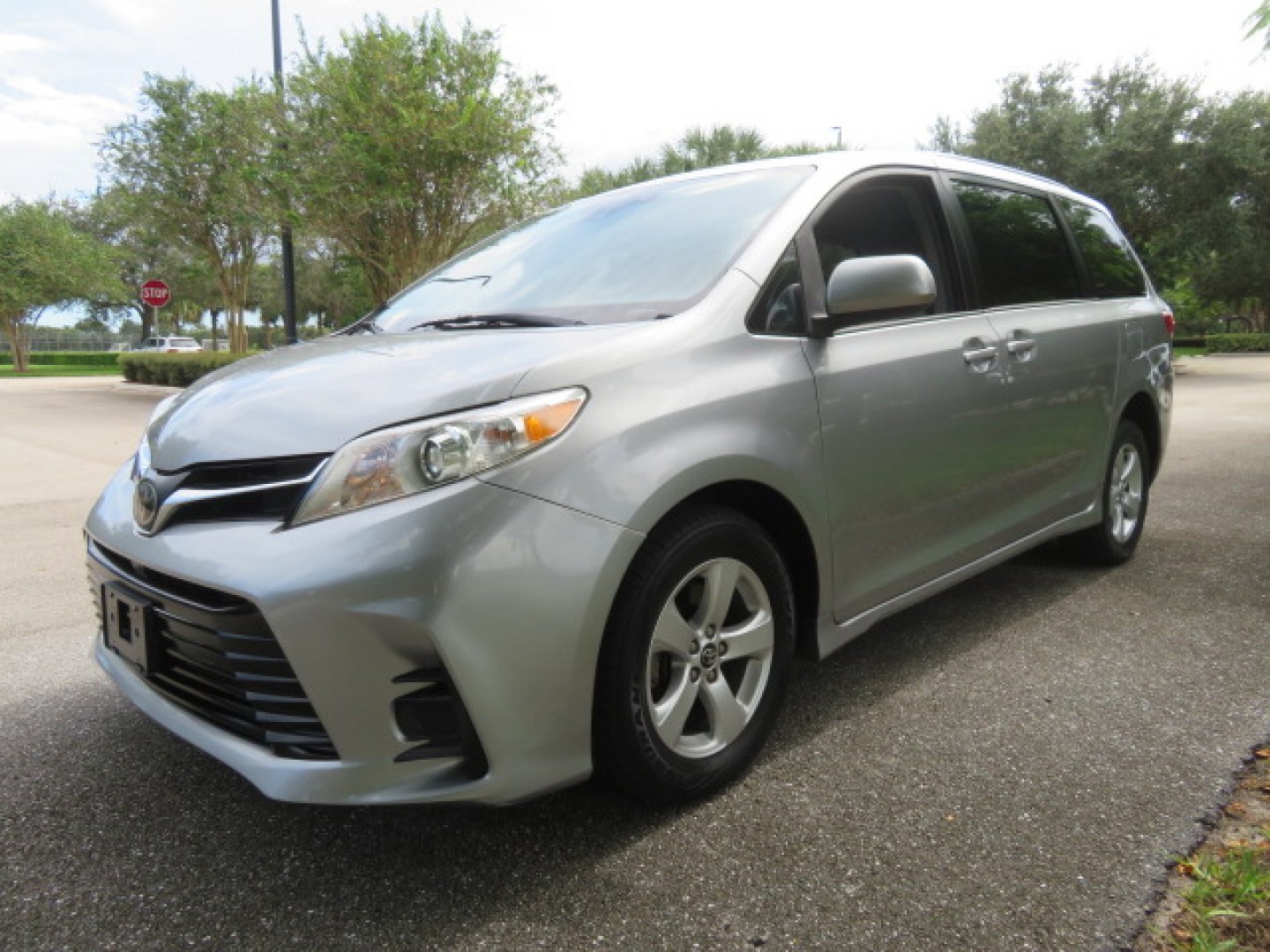 2018 Silver /Gray Toyota Sienna LE 8-Passenger (5TDKZ3DC7JS) with an 3.5L V6 EFI DOHC 24V engine, 8A transmission, located at 4301 Oak Circle #19, Boca Raton, FL, 33431, (954) 561-2499, 26.388472, -80.084045 - ? 2018 TOYOTA SIENNA POWER SIDE-ENTRY WHEELCHAIR VAN — IMMACULATE! ?? Looking for a clean, reliable Toyota Sienna handicap wheelchair van? This one deserves a serious look! ? 2018 Toyota Sienna ? Power Side-Entry Wheelchair Conversion ? Immaculate Condition Inside & Out ? Clean Carfax ? Clea- Photo#9