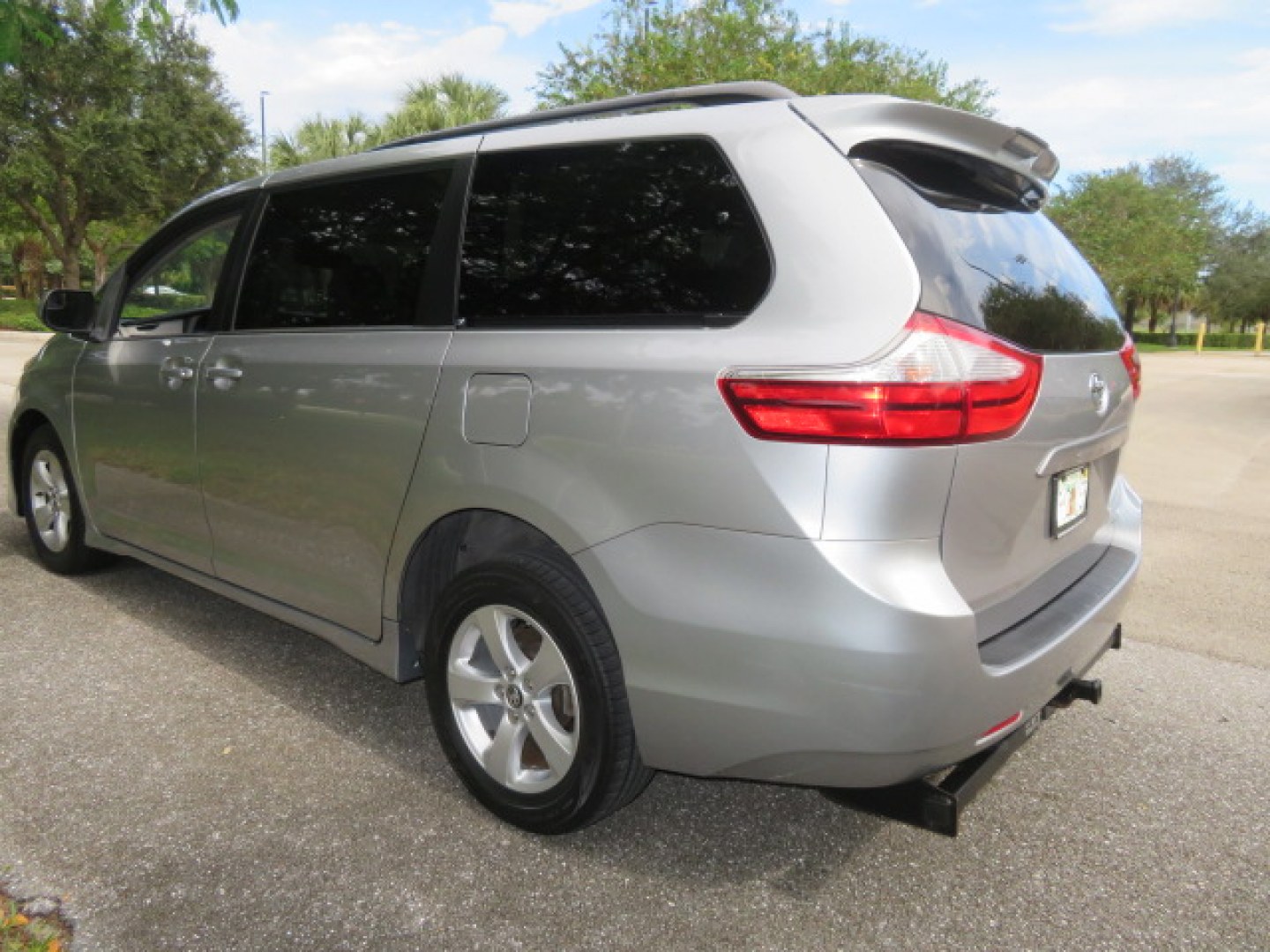 2018 Silver /Gray Toyota Sienna LE 8-Passenger (5TDKZ3DC7JS) with an 3.5L V6 EFI DOHC 24V engine, 8A transmission, located at 4301 Oak Circle #19, Boca Raton, FL, 33431, (954) 561-2499, 26.388472, -80.084045 - ? 2018 TOYOTA SIENNA POWER SIDE-ENTRY WHEELCHAIR VAN — IMMACULATE! ?? Looking for a clean, reliable Toyota Sienna handicap wheelchair van? This one deserves a serious look! ? 2018 Toyota Sienna ? Power Side-Entry Wheelchair Conversion ? Immaculate Condition Inside & Out ? Clean Carfax ? Clea- Photo#11