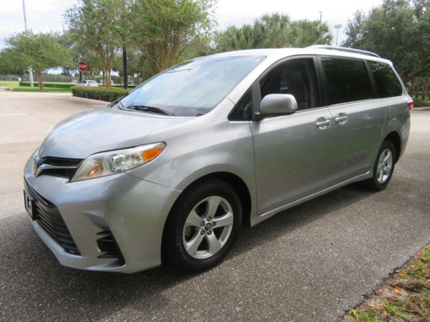 2018 Silver /Gray Toyota Sienna LE 8-Passenger (5TDKZ3DC7JS) with an 3.5L V6 EFI DOHC 24V engine, 8A transmission, located at 4301 Oak Circle #19, Boca Raton, FL, 33431, (954) 561-2499, 26.388472, -80.084045 - ? 2018 TOYOTA SIENNA POWER SIDE-ENTRY WHEELCHAIR VAN — IMMACULATE! ?? Looking for a clean, reliable Toyota Sienna handicap wheelchair van? This one deserves a serious look! ? 2018 Toyota Sienna ? Power Side-Entry Wheelchair Conversion ? Immaculate Condition Inside & Out ? Clean Carfax ? Clea- Photo#18