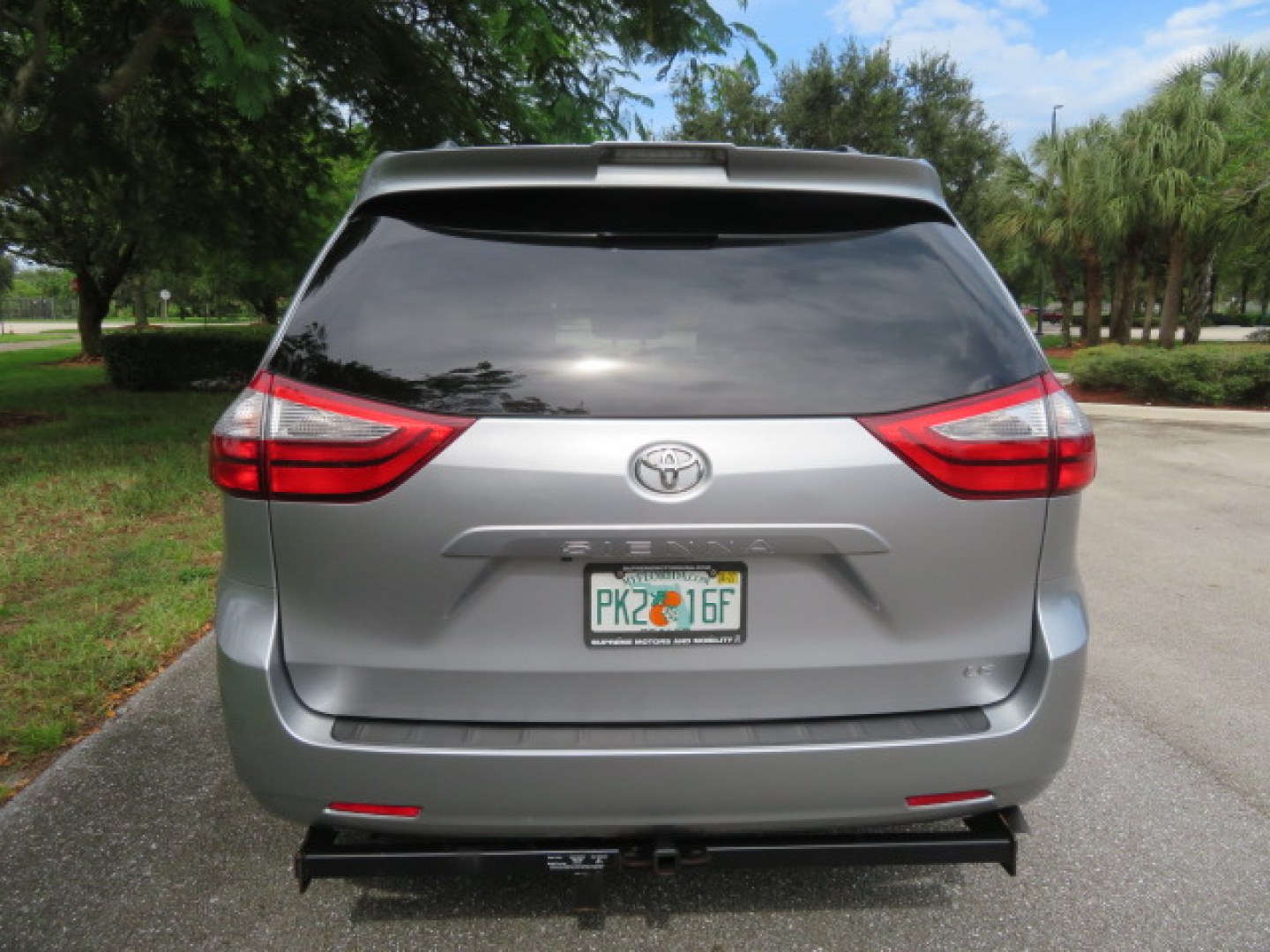 2018 Silver /Gray Toyota Sienna LE 8-Passenger (5TDKZ3DC7JS) with an 3.5L V6 EFI DOHC 24V engine, 8A transmission, located at 4301 Oak Circle #19, Boca Raton, FL, 33431, (954) 561-2499, 26.388472, -80.084045 - ? 2018 TOYOTA SIENNA POWER SIDE-ENTRY WHEELCHAIR VAN — IMMACULATE! ?? Looking for a clean, reliable Toyota Sienna handicap wheelchair van? This one deserves a serious look! ? 2018 Toyota Sienna ? Power Side-Entry Wheelchair Conversion ? Immaculate Condition Inside & Out ? Clean Carfax ? Clea- Photo#21
