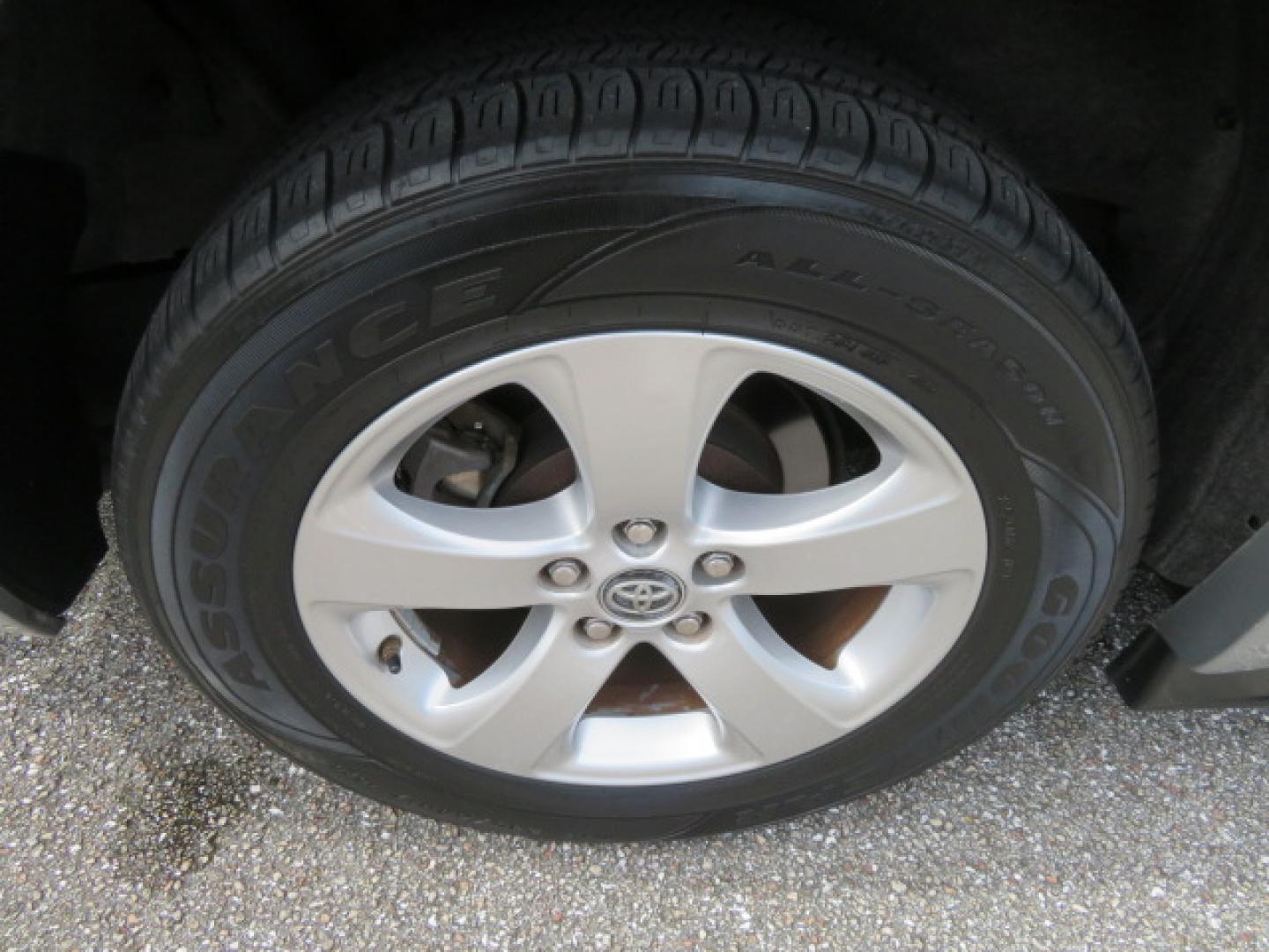 2018 Silver /Gray Toyota Sienna LE 8-Passenger (5TDKZ3DC7JS) with an 3.5L V6 EFI DOHC 24V engine, 8A transmission, located at 4301 Oak Circle #19, Boca Raton, FL, 33431, (954) 561-2499, 26.388472, -80.084045 - ? 2018 TOYOTA SIENNA POWER SIDE-ENTRY WHEELCHAIR VAN — IMMACULATE! ?? Looking for a clean, reliable Toyota Sienna handicap wheelchair van? This one deserves a serious look! ? 2018 Toyota Sienna ? Power Side-Entry Wheelchair Conversion ? Immaculate Condition Inside & Out ? Clean Carfax ? Clea- Photo#23