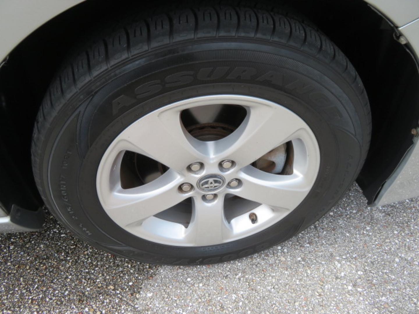 2018 Silver /Gray Toyota Sienna LE 8-Passenger (5TDKZ3DC7JS) with an 3.5L V6 EFI DOHC 24V engine, 8A transmission, located at 4301 Oak Circle #19, Boca Raton, FL, 33431, (954) 561-2499, 26.388472, -80.084045 - ? 2018 TOYOTA SIENNA POWER SIDE-ENTRY WHEELCHAIR VAN — IMMACULATE! ?? Looking for a clean, reliable Toyota Sienna handicap wheelchair van? This one deserves a serious look! ? 2018 Toyota Sienna ? Power Side-Entry Wheelchair Conversion ? Immaculate Condition Inside & Out ? Clean Carfax ? Clea- Photo#24