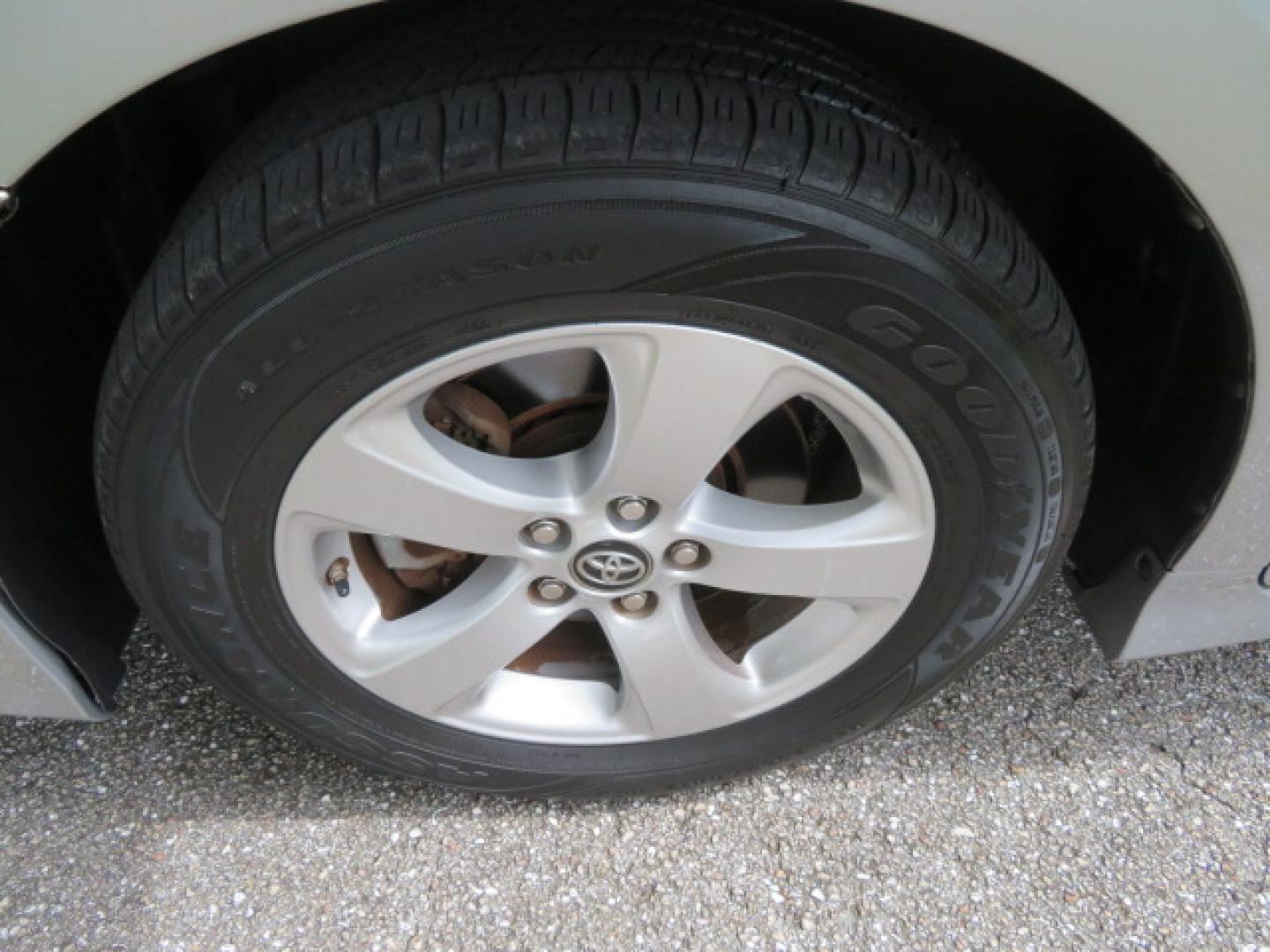2018 Silver /Gray Toyota Sienna LE 8-Passenger (5TDKZ3DC7JS) with an 3.5L V6 EFI DOHC 24V engine, 8A transmission, located at 4301 Oak Circle #19, Boca Raton, FL, 33431, (954) 561-2499, 26.388472, -80.084045 - ? 2018 TOYOTA SIENNA POWER SIDE-ENTRY WHEELCHAIR VAN — IMMACULATE! ?? Looking for a clean, reliable Toyota Sienna handicap wheelchair van? This one deserves a serious look! ? 2018 Toyota Sienna ? Power Side-Entry Wheelchair Conversion ? Immaculate Condition Inside & Out ? Clean Carfax ? Clea- Photo#25