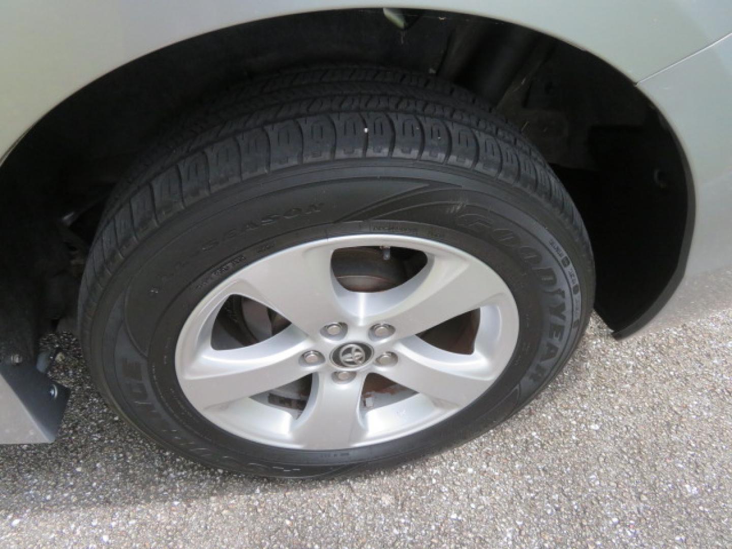 2018 Silver /Gray Toyota Sienna LE 8-Passenger (5TDKZ3DC7JS) with an 3.5L V6 EFI DOHC 24V engine, 8A transmission, located at 4301 Oak Circle #19, Boca Raton, FL, 33431, (954) 561-2499, 26.388472, -80.084045 - ? 2018 TOYOTA SIENNA POWER SIDE-ENTRY WHEELCHAIR VAN — IMMACULATE! ?? Looking for a clean, reliable Toyota Sienna handicap wheelchair van? This one deserves a serious look! ? 2018 Toyota Sienna ? Power Side-Entry Wheelchair Conversion ? Immaculate Condition Inside & Out ? Clean Carfax ? Clea- Photo#26