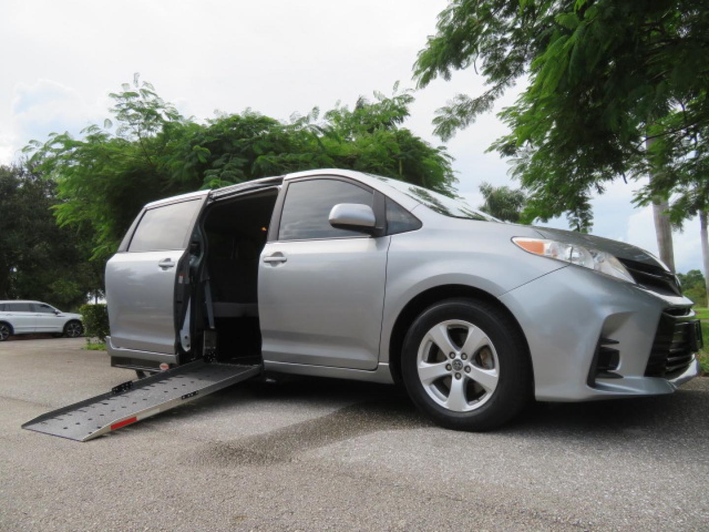 2018 Silver /Gray Toyota Sienna LE 8-Passenger (5TDKZ3DC7JS) with an 3.5L V6 EFI DOHC 24V engine, 8A transmission, located at 4301 Oak Circle #19, Boca Raton, FL, 33431, (954) 561-2499, 26.388472, -80.084045 - ? 2018 TOYOTA SIENNA POWER SIDE-ENTRY WHEELCHAIR VAN — IMMACULATE! ?? Looking for a clean, reliable Toyota Sienna handicap wheelchair van? This one deserves a serious look! ? 2018 Toyota Sienna ? Power Side-Entry Wheelchair Conversion ? Immaculate Condition Inside & Out ? Clean Carfax ? Clea- Photo#27