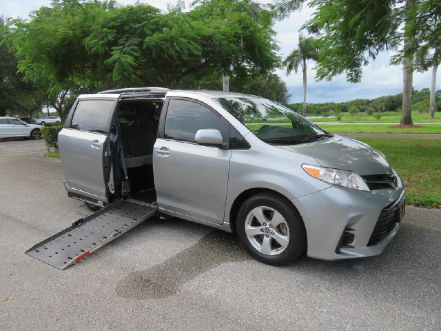 2018 Silver /Gray Toyota Sienna LE 8-Passenger (5TDKZ3DC7JS) with an 3.5L V6 EFI DOHC 24V engine, 8A transmission, located at 4301 Oak Circle #19, Boca Raton, FL, 33431, (954) 561-2499, 26.388472, -80.084045 - ? 2018 TOYOTA SIENNA POWER SIDE-ENTRY WHEELCHAIR VAN — IMMACULATE! ?? Looking for a clean, reliable Toyota Sienna handicap wheelchair van? This one deserves a serious look! ? 2018 Toyota Sienna ? Power Side-Entry Wheelchair Conversion ? Immaculate Condition Inside & Out ? Clean Carfax ? Clea- Photo#29