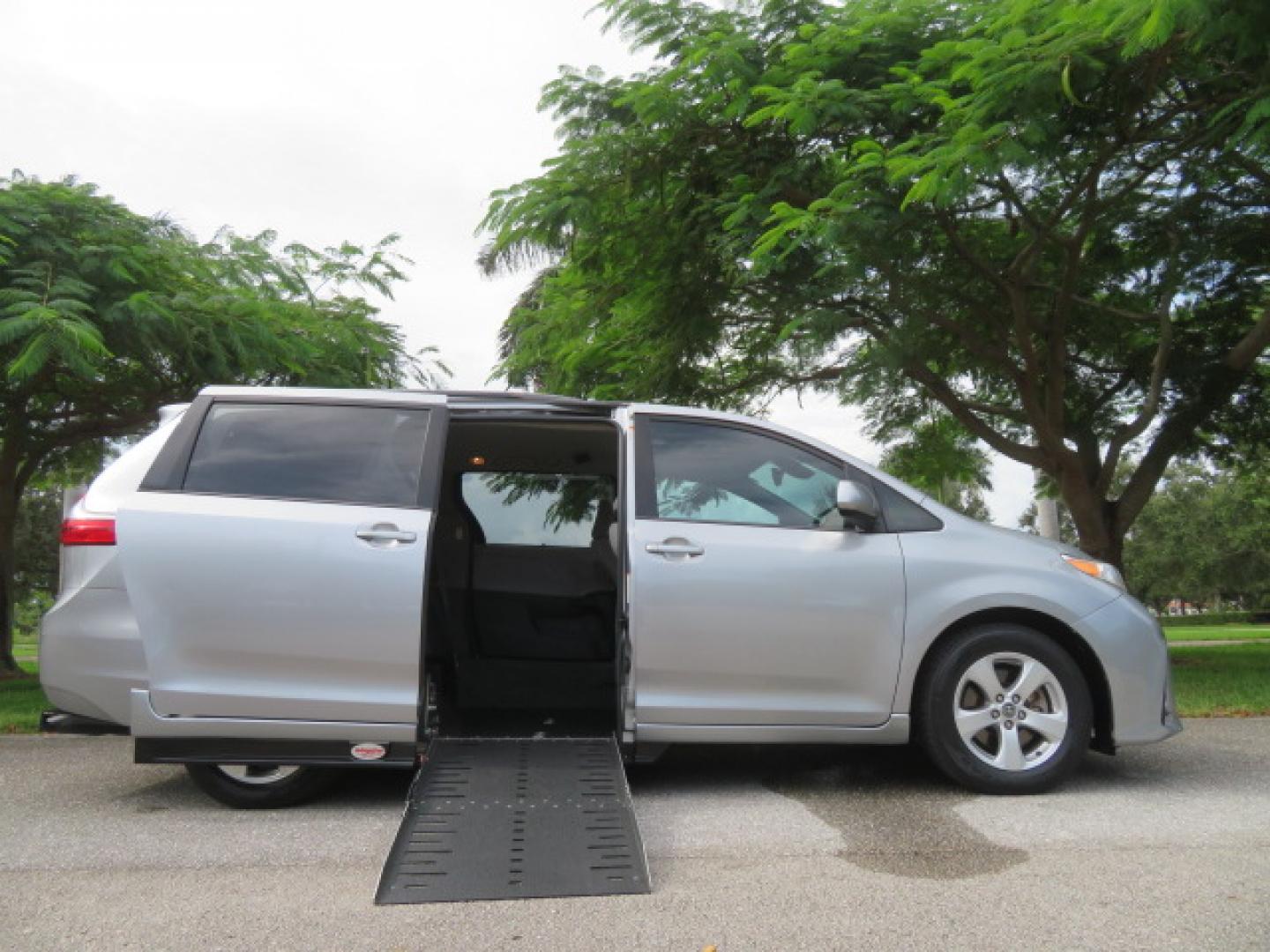 2018 Silver /Gray Toyota Sienna LE 8-Passenger (5TDKZ3DC7JS) with an 3.5L V6 EFI DOHC 24V engine, 8A transmission, located at 4301 Oak Circle #19, Boca Raton, FL, 33431, (954) 561-2499, 26.388472, -80.084045 - ? 2018 TOYOTA SIENNA POWER SIDE-ENTRY WHEELCHAIR VAN — IMMACULATE! ?? Looking for a clean, reliable Toyota Sienna handicap wheelchair van? This one deserves a serious look! ? 2018 Toyota Sienna ? Power Side-Entry Wheelchair Conversion ? Immaculate Condition Inside & Out ? Clean Carfax ? Clea- Photo#31