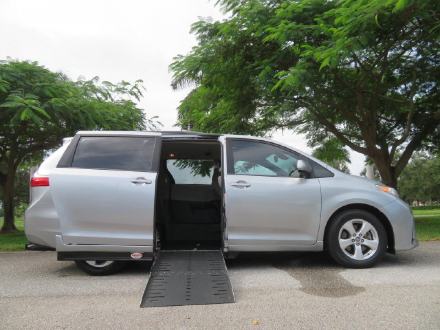 2018 Silver /Gray Toyota Sienna LE 8-Passenger (5TDKZ3DC7JS) with an 3.5L V6 EFI DOHC 24V engine, 8A transmission, located at 4301 Oak Circle #19, Boca Raton, FL, 33431, (954) 561-2499, 26.388472, -80.084045 - ? 2018 TOYOTA SIENNA POWER SIDE-ENTRY WHEELCHAIR VAN — IMMACULATE! ?? Looking for a clean, reliable Toyota Sienna handicap wheelchair van? This one deserves a serious look! ? 2018 Toyota Sienna ? Power Side-Entry Wheelchair Conversion ? Immaculate Condition Inside & Out ? Clean Carfax ? Clea- Photo#32