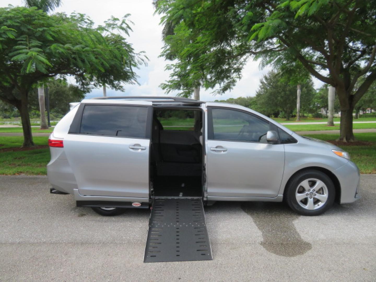 2018 Silver /Gray Toyota Sienna LE 8-Passenger (5TDKZ3DC7JS) with an 3.5L V6 EFI DOHC 24V engine, 8A transmission, located at 4301 Oak Circle #19, Boca Raton, FL, 33431, (954) 561-2499, 26.388472, -80.084045 - ? 2018 TOYOTA SIENNA POWER SIDE-ENTRY WHEELCHAIR VAN — IMMACULATE! ?? Looking for a clean, reliable Toyota Sienna handicap wheelchair van? This one deserves a serious look! ? 2018 Toyota Sienna ? Power Side-Entry Wheelchair Conversion ? Immaculate Condition Inside & Out ? Clean Carfax ? Clea- Photo#33