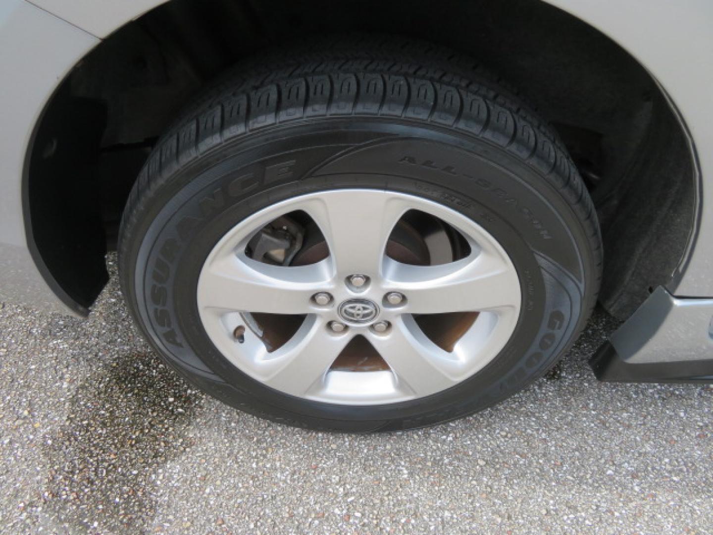 2018 Silver /Gray Toyota Sienna LE 8-Passenger (5TDKZ3DC7JS) with an 3.5L V6 EFI DOHC 24V engine, 8A transmission, located at 4301 Oak Circle #19, Boca Raton, FL, 33431, (954) 561-2499, 26.388472, -80.084045 - ? 2018 TOYOTA SIENNA POWER SIDE-ENTRY WHEELCHAIR VAN — IMMACULATE! ?? Looking for a clean, reliable Toyota Sienna handicap wheelchair van? This one deserves a serious look! ? 2018 Toyota Sienna ? Power Side-Entry Wheelchair Conversion ? Immaculate Condition Inside & Out ? Clean Carfax ? Clea- Photo#62